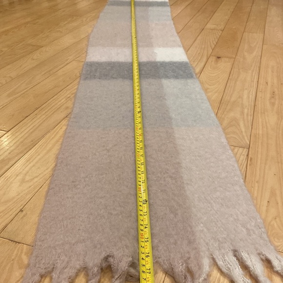 Banana Republic scarf - Picture 5 of 5